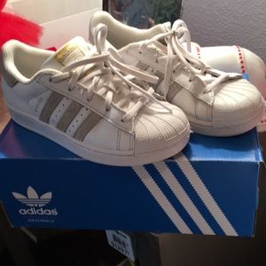Kids sneakers